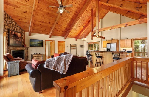 Fleetwood House | Great Location close to Boone, West Jefferson & the Parkway with Gorgeous Views