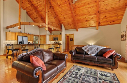 Fleetwood House | Great Location close to Boone, West Jefferson & the Parkway with Gorgeous Views