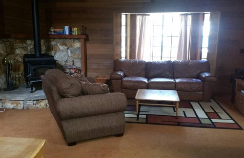 Truckee House | Great Location, Easy Access, Wi-Fi, 50" TV, Open Layout, Renovated Kitchen!