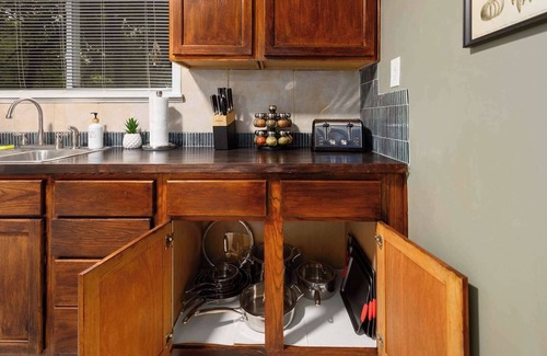 Overland Park House | Great Location+Explore+2BRHome|King Beds