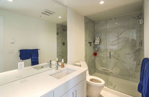 South Pandosy House | Great location Getaway