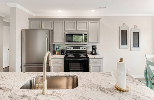 St. James Condo | Great Location in St James - 2 BR Villa with Pool - Access to Oak Island Beach Club