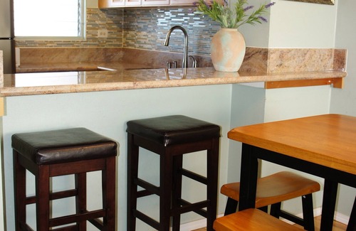 McCully - Moiliili Condo | Great Location in Waikiki! Views of mountains, city, and ocean!