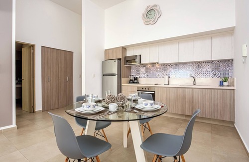 Tohoku Apartment | Great Location, groceries, beach 5th ave very spacious and confortable