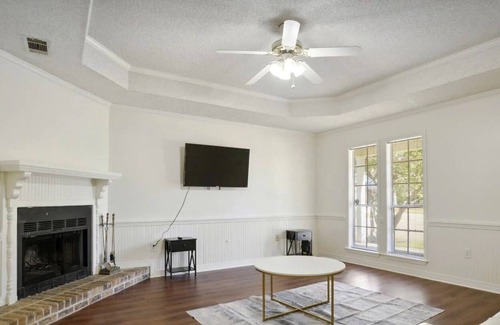 South Baton Rouge House | Great Location Near LSU & DT! 3 BR Home!