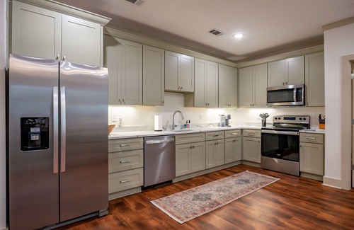 Oxford Apartment | Great location, newly constructed, very convenient! 5 Min. from Campus & Square!