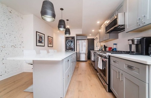 Central Northside Apartment | ★Great Location★ | No Stairs 1st FL | GroupStay |
