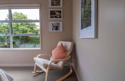 New Plymouth House | Great Location On Gilbert - 3BR 2 level townhouse