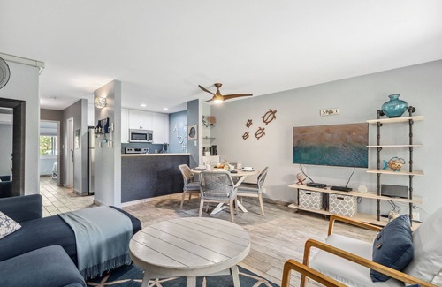 Kihei Condo | Great Location- Quiet Beach, Small Complex, Walk to Bars & Restaurants