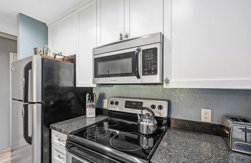 Kihei Condo | Great Location- Quiet Beach, Small Complex, Walk to Bars & Restaurants
