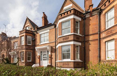 St. George's Apartment | Great Location Service and Stay Double Ensuite Room with Shared Kitchen- 5mins Walk From Tufnell Park