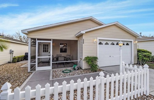 Bonnybrook House | Great location. Sleeps five with a four seater golf cart. No carpeting.