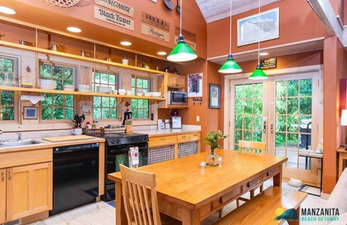 Manzanita House | Great Location, unique, close to town, hot tub, dog friendly!