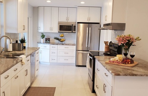 Deerfield Beach House | Great Location/ King Bed/ Spacious/ Clean/ Enjoy and Relax🌴