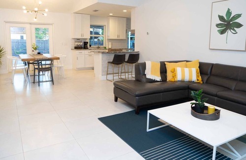 Deerfield Beach House | Great Location/ King Bed/ Spacious/ Clean/ Enjoy and Relax🌴