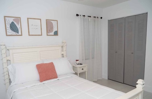 Deerfield Beach House | Great Location/ King Bed/ Spacious/ Clean/ Enjoy and Relax🌴