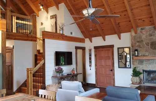 Lake Lure House | Great Location! Walk to Resort Amenities! Watch Golf from Deck! Pool Table!