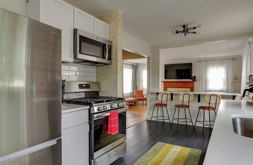 Lexington House | Great Locatoin- Mins to Rupp-Kroger Field-Downtown Lexington- Modern Retro 70's