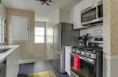 Lexington House | Great Locatoin- Mins to Rupp-Kroger Field-Downtown Lexington- Modern Retro 70's