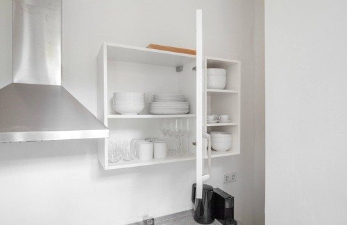 Neukoelln Apartment | Great Neukölln Studio, nr Park, by Blueground