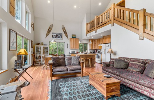 Skykomish Cabin | Great Northern Demi Lodge - Private log cabin, sleeps 4, 15 min from Stevens Pass!