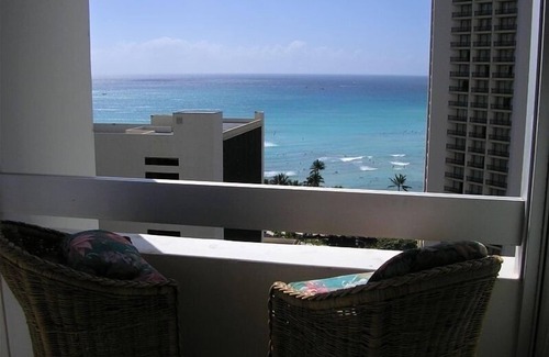 Waikiki Condo | Great Ocean View/500 Ft to Waikiki Beach. Affordable one bedroom condo w/kitchen