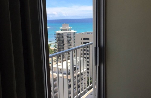 Waikiki Condo | Great Ocean View/500 Ft to Waikiki Beach. Affordable one bedroom condo w/kitchen