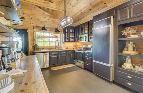 Jasper House | Great Outdoor Space: 'Margy's Farmhouse' in Jasper