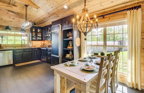 Jasper House | Great Outdoor Space: 'Margy's Farmhouse' in Jasper