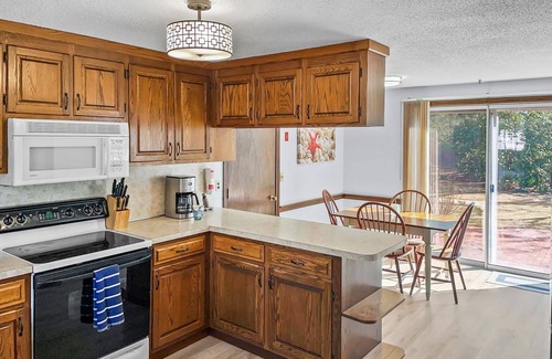 Osterville House | Great Outdoor Space Central AC WIFI Family Friendly