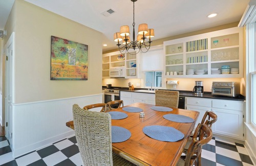 Seaside Cottage | Great Outdoor Spaces And Short Walk To Seaside, FL Beach + 2 Adult Bikes!