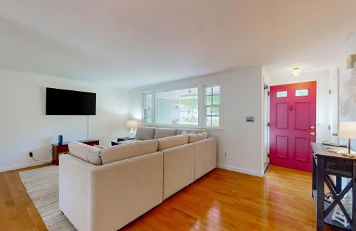 East Falmouth House | Great Pond Escape