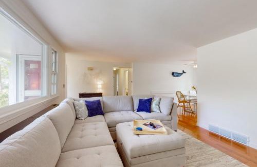 East Falmouth House | Great Pond Escape