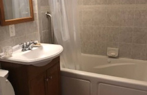 Kingman Park Apartment | GREAT PRICE & LOCATION - 31% off 31 days! Cozy 1 BR APT w/ PARKING