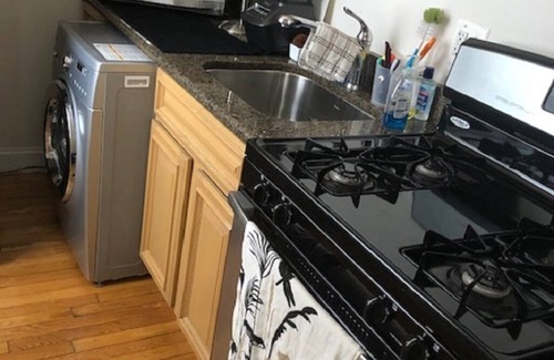 Kingman Park Apartment | GREAT PRICE & LOCATION - 31% off 31 days! Cozy 1 BR APT w/ PARKING