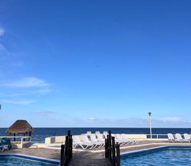 Zona Hotelera Apartment | Great price on the beach