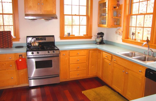 Vineyard Haven House | GREAT PRICE!PETS WELCOME! 2 Decks, Porch,Linens Included,Outdoor Shower, A/C