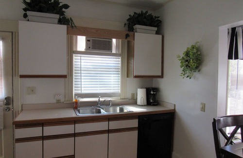 Portsmouth Apartment | Great Price, Very Classy 1 Bed Room Apt in a House Near Downtown Portsmouth