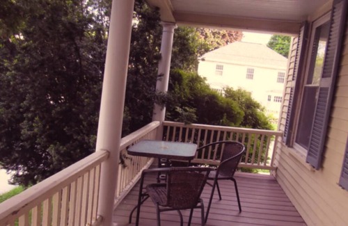Portsmouth Apartment | Great Price, Very Classy 1 Bed Room Apt in a House Near Downtown Portsmouth