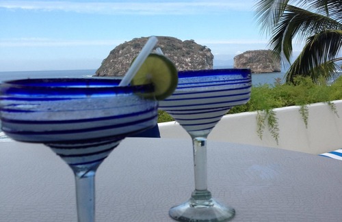 South Shore Hotel Area Villa | Great RATES with full STAFF! Relax and enjoy!