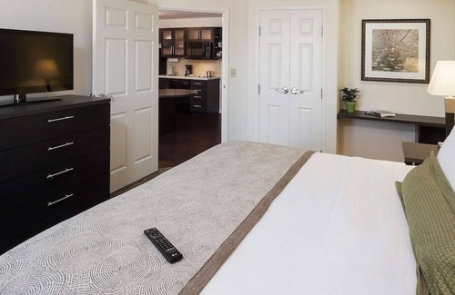 Southfield House | Great Relaxing Overnight Stay! Convenient Room w/ Kitchen, FREE Parking