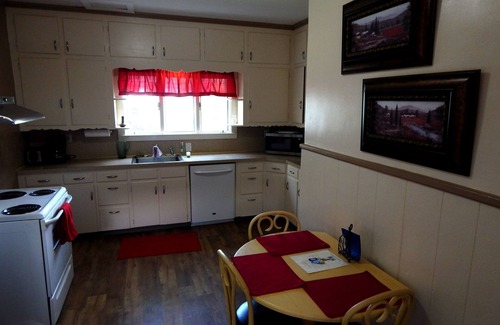 Saugerties House | Great Saugerties Village Location for HITS, Skiers, and More