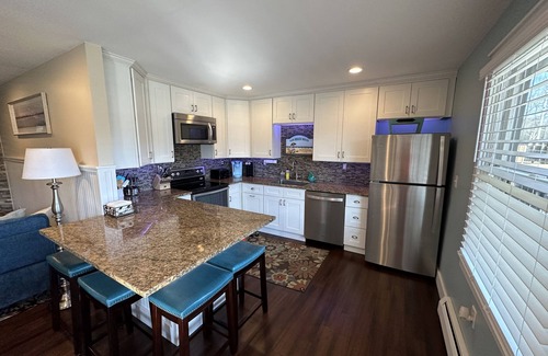 Lake Michigan Beach Villa | GREAT SEPT DATES for apple picking & wine tasting. Rent 2 nights 3rd night free.