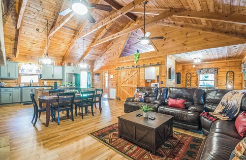 Kodak Cabin | Great Smoky Mountain, Hot Tub, Mins to Dollywood
