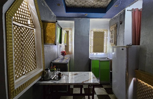 Old Cairo Apartment | Great Space near the Pyramids!