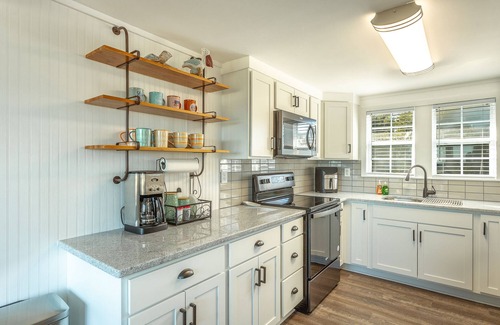 Alligator Point House | Great sunrise view from dining area and decks. Easy beach access.