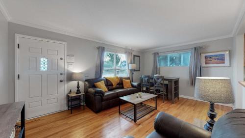 Barnum West House | Great two bedroom family spot with convenient access to downtown