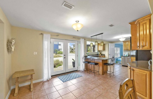 Villa Primera House | Great updated beach cottage! Just steps from the Gulf of Mexico!