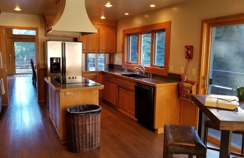 Lake Almanor Country Club House | Great Multi-family Getaway inside Lake Almanor Country Club!