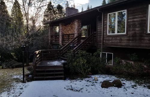 Lake Almanor Country Club House | Great Multi-family Getaway inside Lake Almanor Country Club!